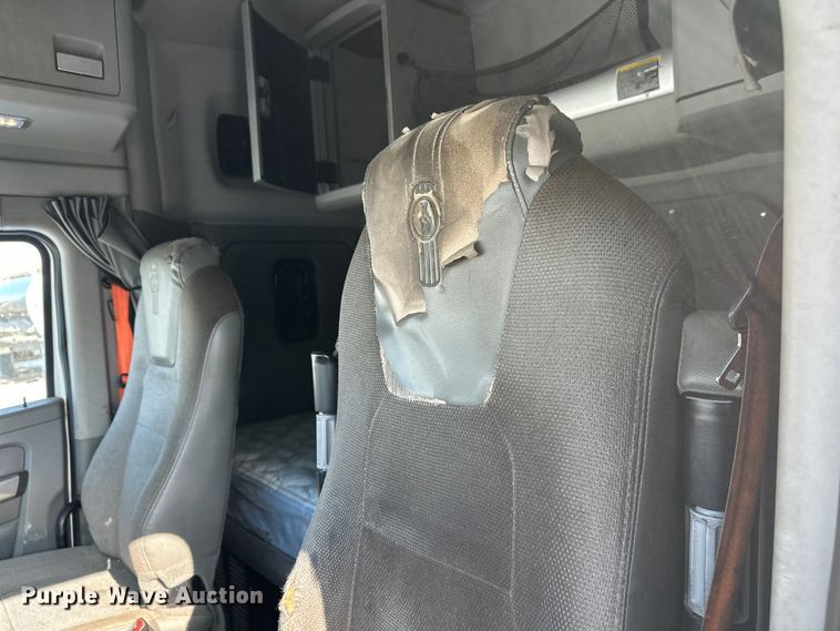 image for item FK1563 2016 Kenworth T880 semi truck