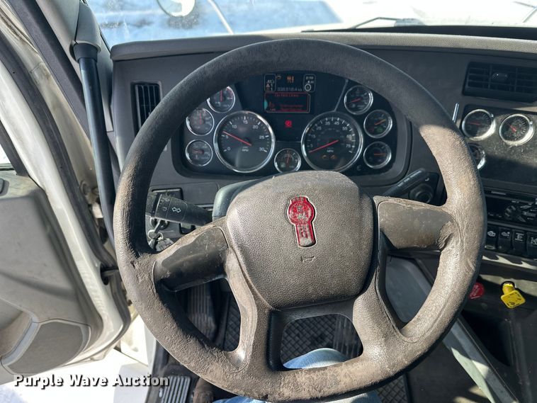 image for item FK1563 2016 Kenworth T880 semi truck