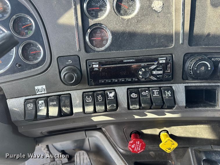 image for item FK1563 2016 Kenworth T880 semi truck