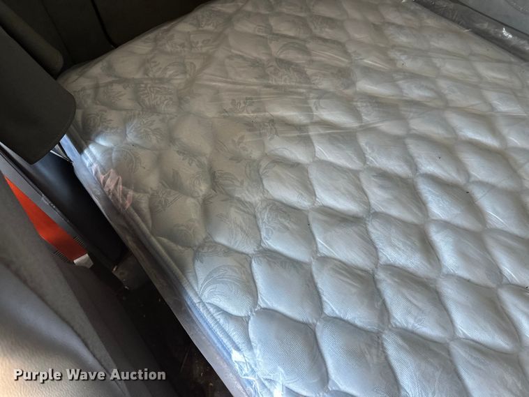 image for item FK1563 2016 Kenworth T880 semi truck