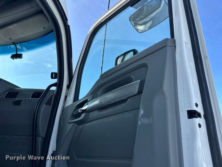 image for item FK1563 2016 Kenworth T880 semi truck