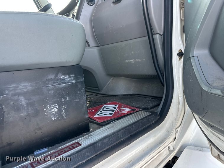 image for item FK1563 2016 Kenworth T880 semi truck