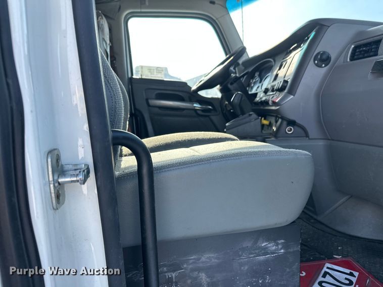image for item FK1563 2016 Kenworth T880 semi truck