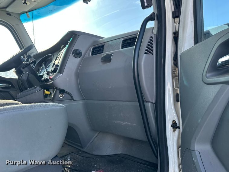 image for item FK1563 2016 Kenworth T880 semi truck