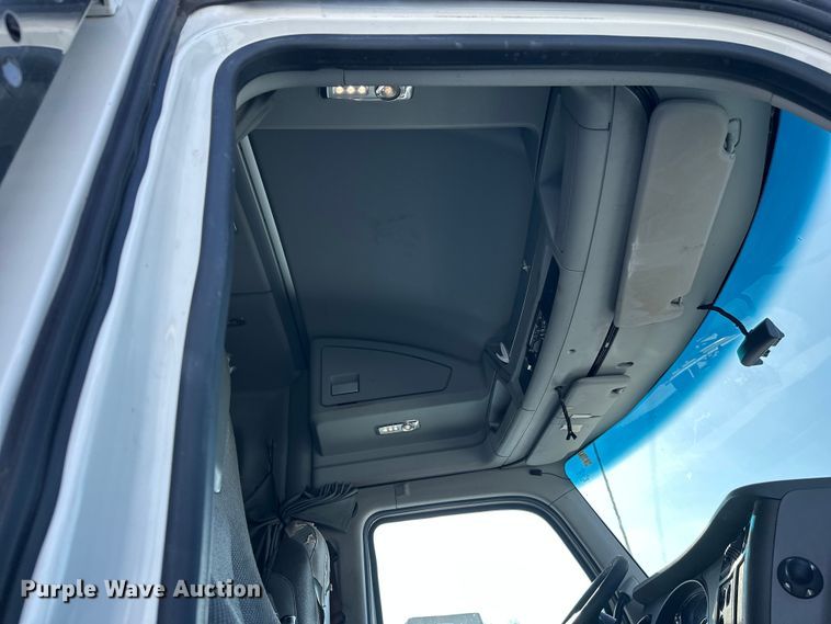 image for item FK1563 2016 Kenworth T880 semi truck