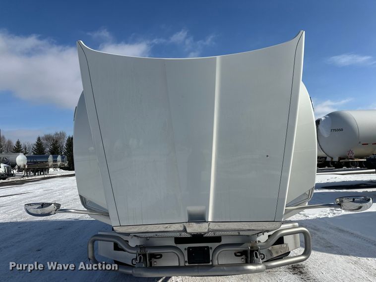 image for item FK1563 2016 Kenworth T880 semi truck