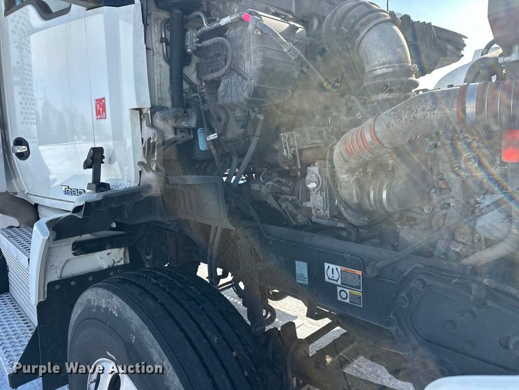 image for item FK1563 2016 Kenworth T880 semi truck