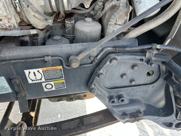 image for item FK1563 2016 Kenworth T880 semi truck