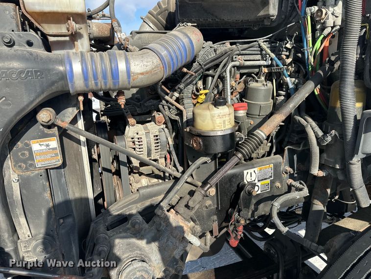 image for item FK1563 2016 Kenworth T880 semi truck