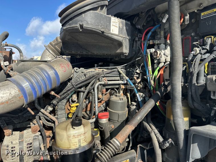 image for item FK1563 2016 Kenworth T880 semi truck