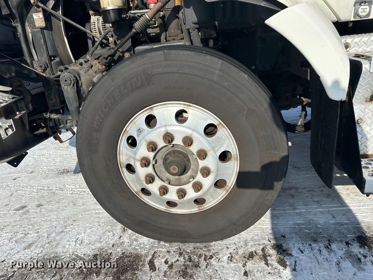 image for item FK1563 2016 Kenworth T880 semi truck