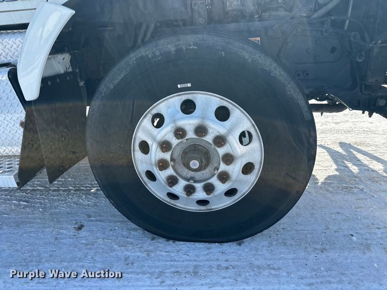 image for item FK1563 2016 Kenworth T880 semi truck