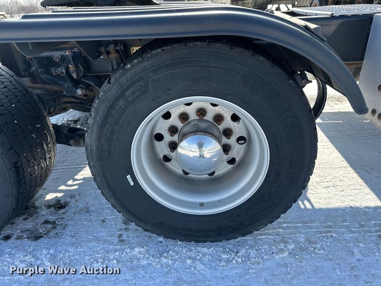 image for item FK1563 2016 Kenworth T880 semi truck