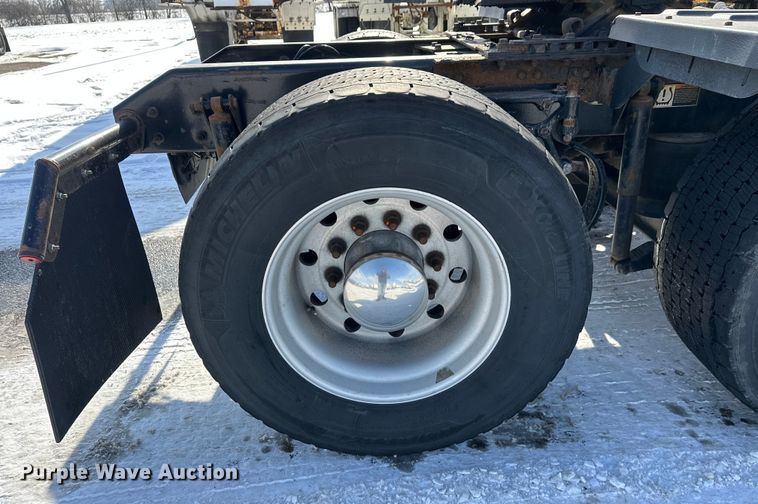 image for item FK1563 2016 Kenworth T880 semi truck