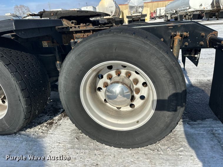 image for item FK1563 2016 Kenworth T880 semi truck