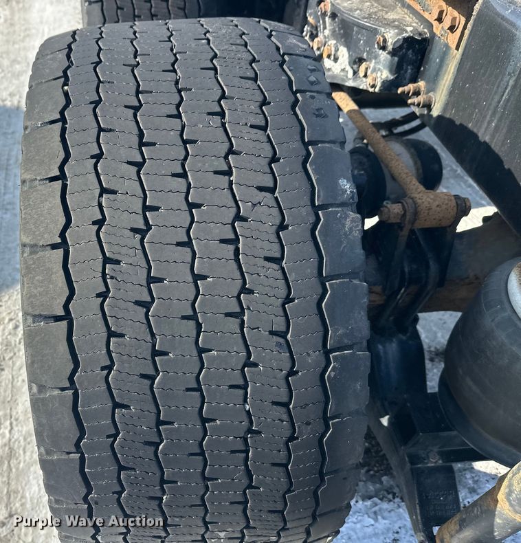 image for item FK1563 2016 Kenworth T880 semi truck