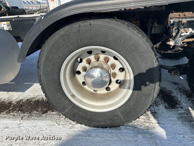 image for item FK1563 2016 Kenworth T880 semi truck