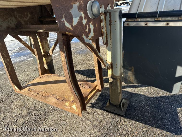 image for item FK1566 1996 Polar asphalt trailer