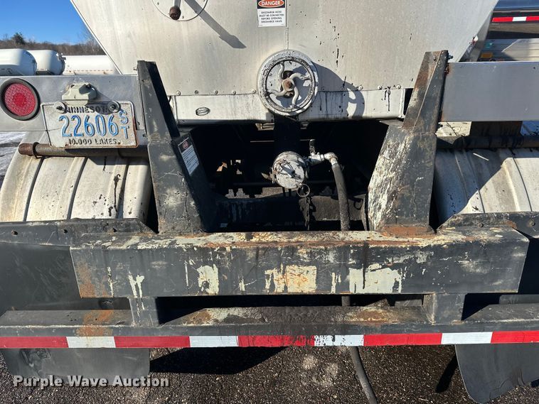 image for item FK1566 1996 Polar asphalt trailer