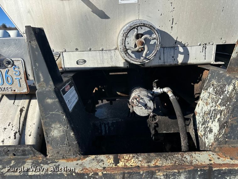 image for item FK1566 1996 Polar asphalt trailer