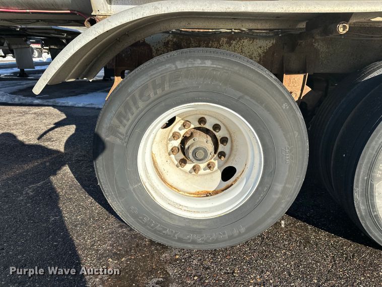image for item FK1566 1996 Polar asphalt trailer