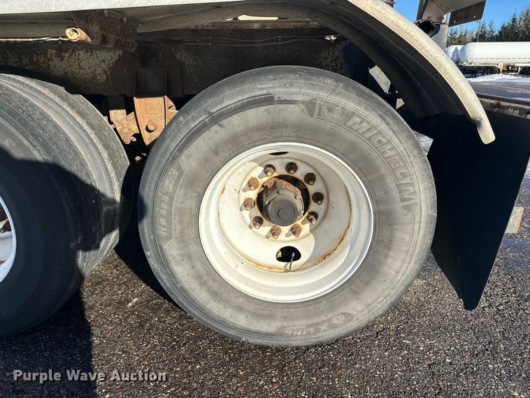 image for item FK1566 1996 Polar asphalt trailer