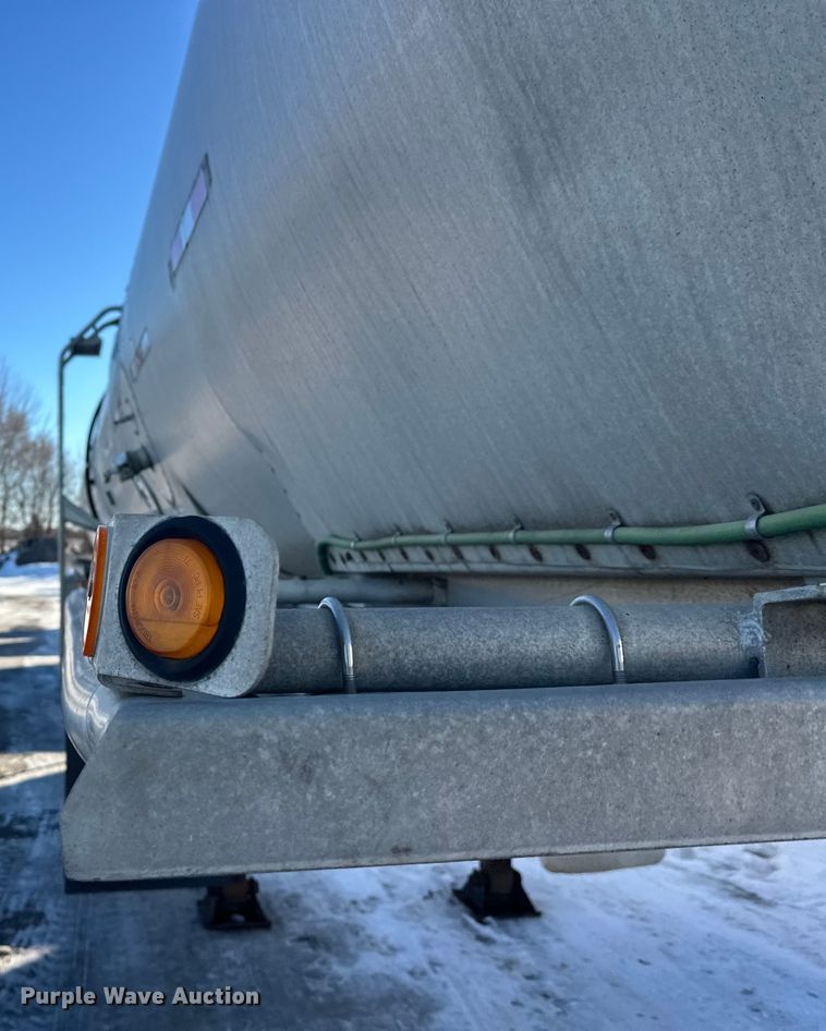 image for item FK1567 1998 Polar asphalt trailer