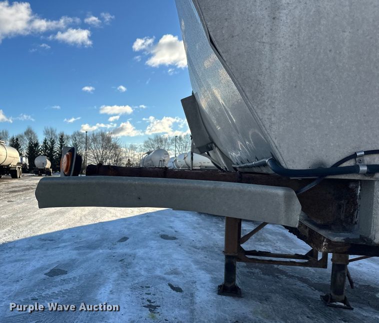 image for item FK1569 1996 Polar asphalt trailer