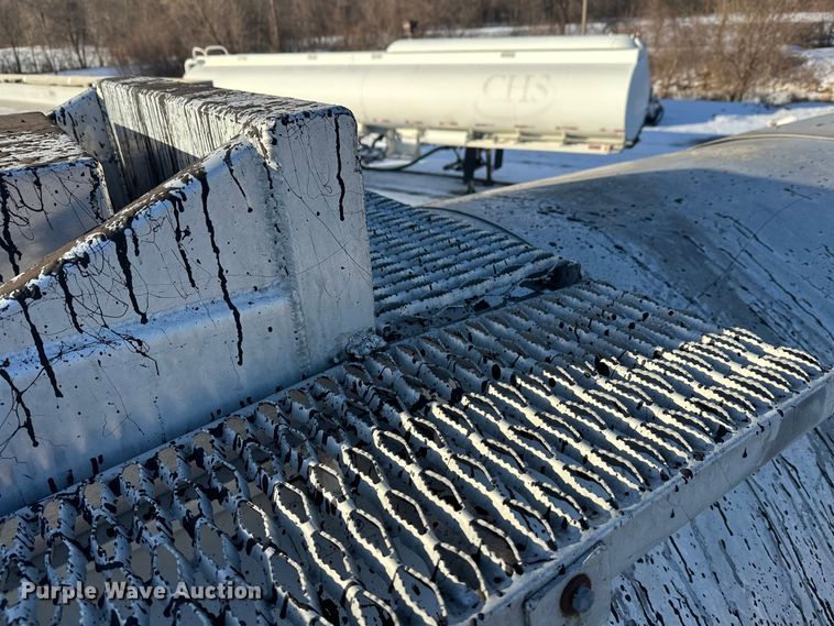 image for item FK1569 1996 Polar asphalt trailer