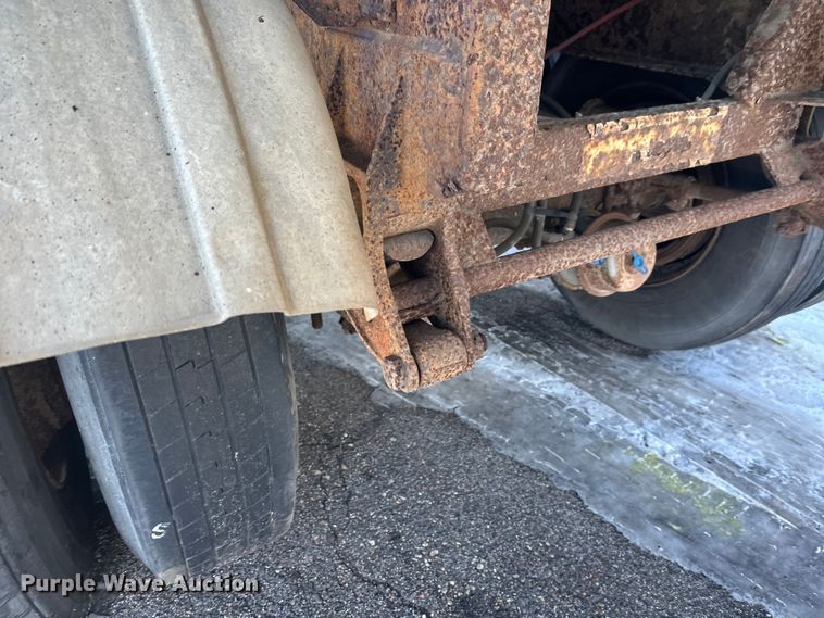 image for item FK1569 1996 Polar asphalt trailer