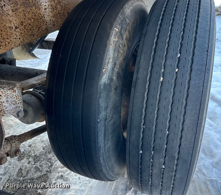 image for item FK1569 1996 Polar asphalt trailer