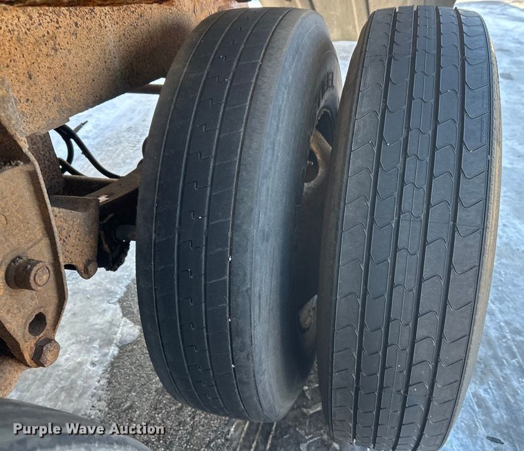 image for item FK1569 1996 Polar asphalt trailer