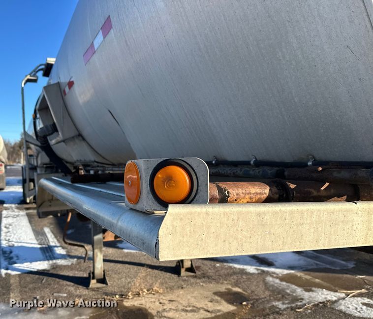 image for item FK1570 1996 Polar asphalt trailer