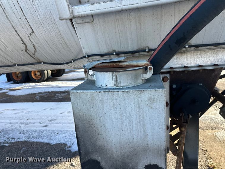 image for item FK1570 1996 Polar asphalt trailer