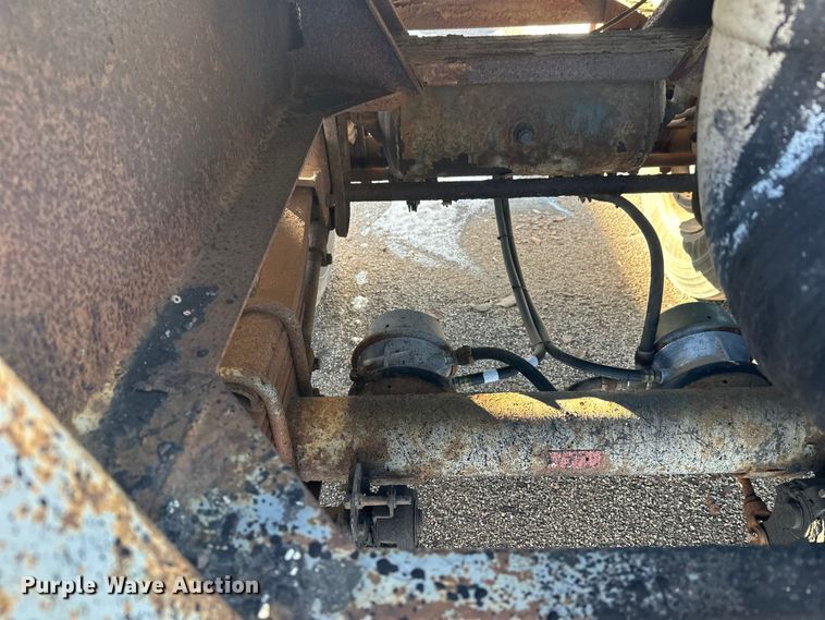 image for item FK1570 1996 Polar asphalt trailer