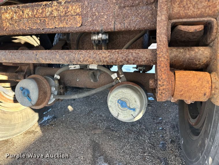 image for item FK1570 1996 Polar asphalt trailer