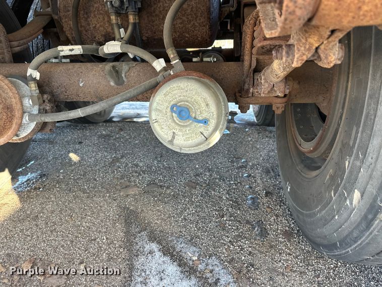 image for item FK1570 1996 Polar asphalt trailer