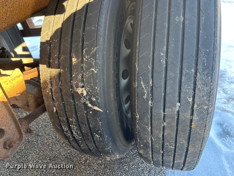 image for item FK1570 1996 Polar asphalt trailer