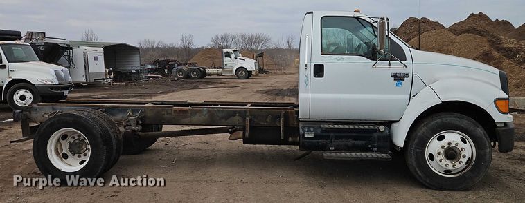 image for item FN5559 2004 Ford F650 truck cab and chassis