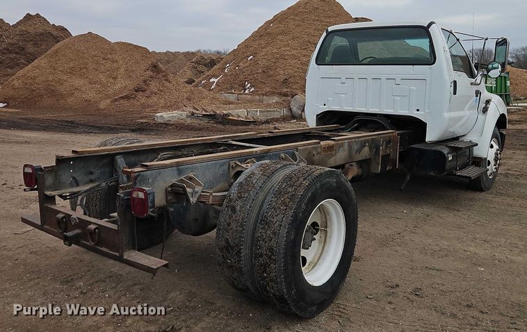 image for item FN5559 2004 Ford F650 truck cab and chassis