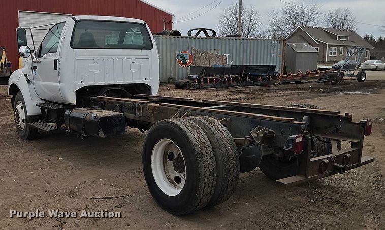 image for item FN5559 2004 Ford F650 truck cab and chassis