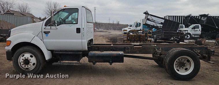 image for item FN5559 2004 Ford F650 truck cab and chassis