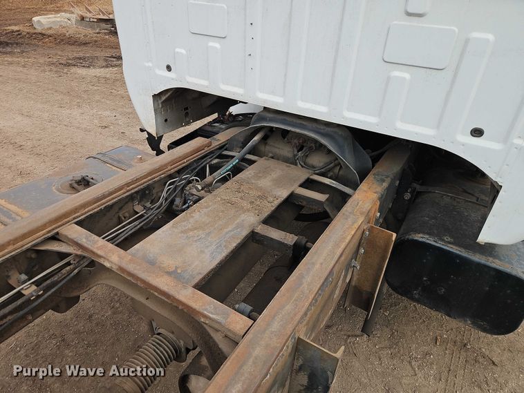 image for item FN5559 2004 Ford F650 truck cab and chassis