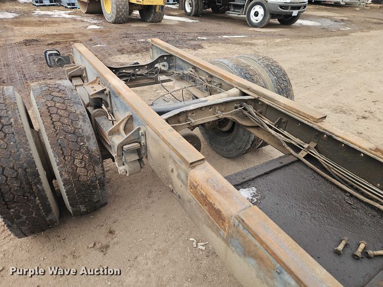 image for item FN5559 2004 Ford F650 truck cab and chassis