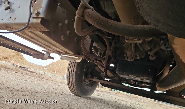 image for item FN5559 2004 Ford F650 truck cab and chassis