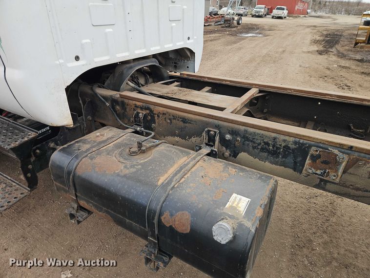 image for item FN5559 2004 Ford F650 truck cab and chassis