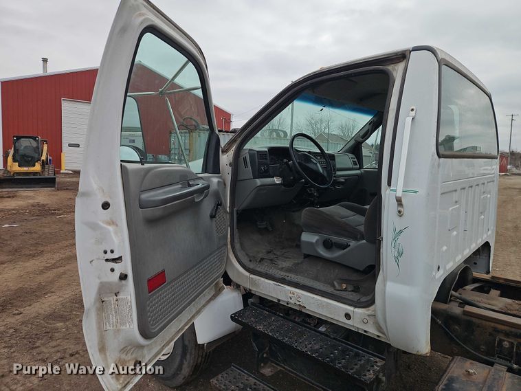 image for item FN5559 2004 Ford F650 truck cab and chassis