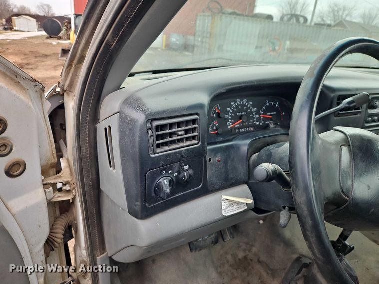 image for item FN5559 2004 Ford F650 truck cab and chassis