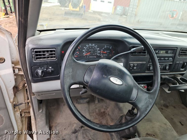 image for item FN5559 2004 Ford F650 truck cab and chassis