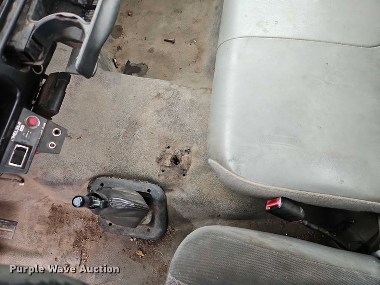 image for item FN5559 2004 Ford F650 truck cab and chassis